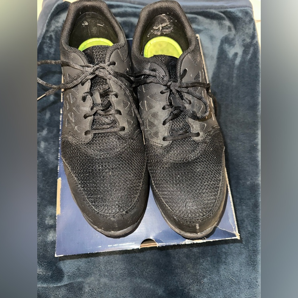 Reebok Safety Toe Black Athletic Men's Shoes (worn) work sneakers